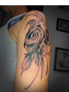 Spintattoo Lyon tatouage brignais réalisme hiboux close up