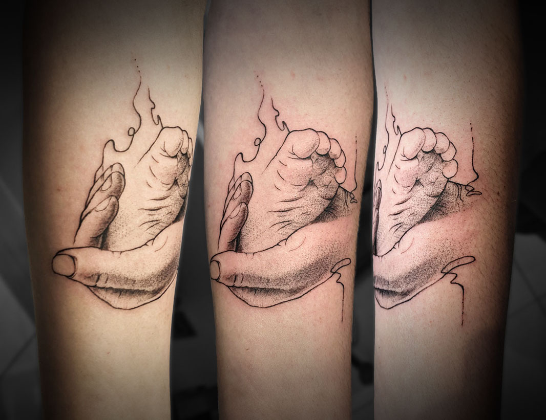 tatouage pied bébé main maman avant bras