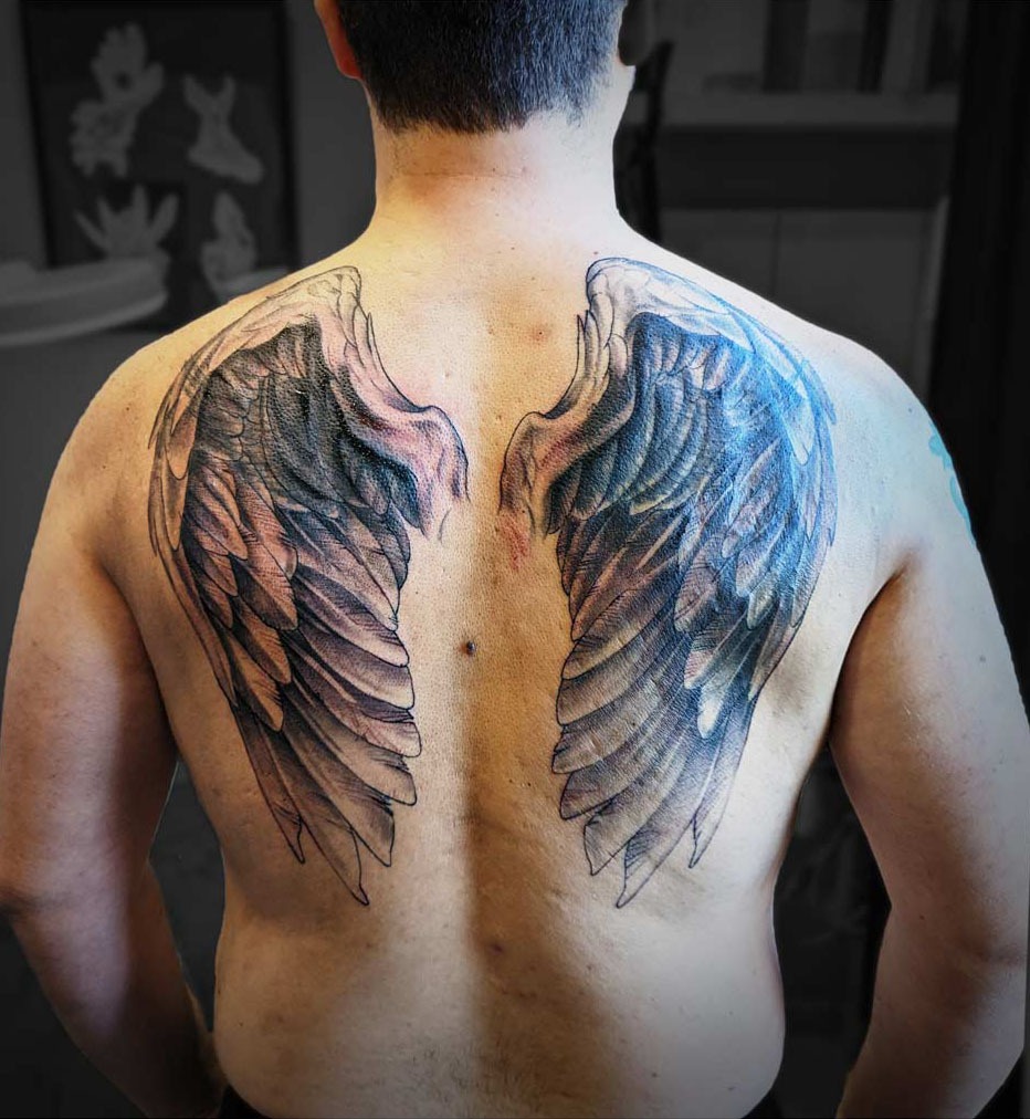 recouvrement tatouage dos ailes