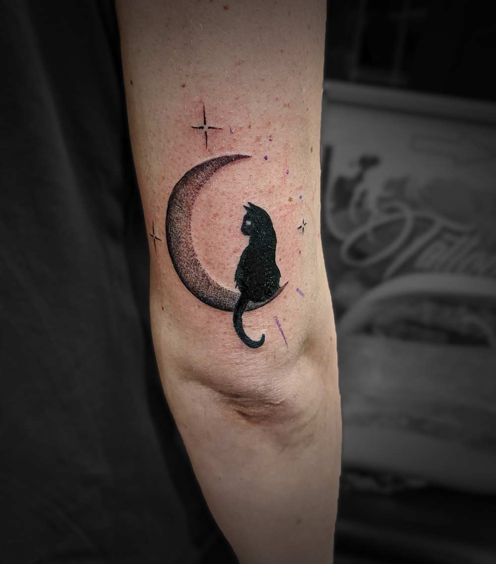 tatouage chat noir lune