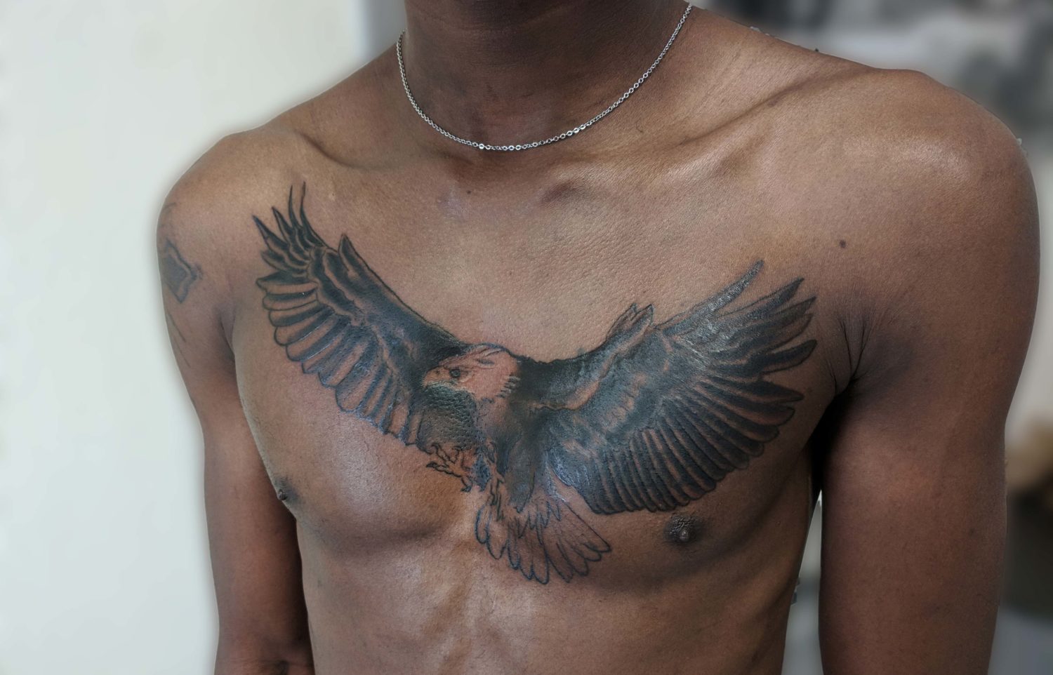 tatouage cover aigle poitrine chest eagle lyon cover
