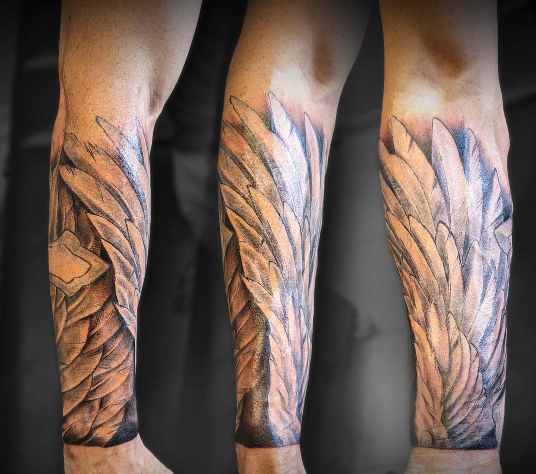 tatouage aile plume avant bras